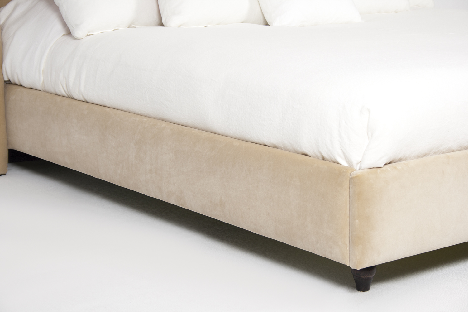 Upholstered Wings Bed by Crearte