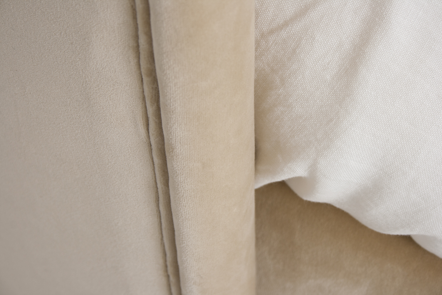 Wings Bed Upholstered Wings Bed by Crearte