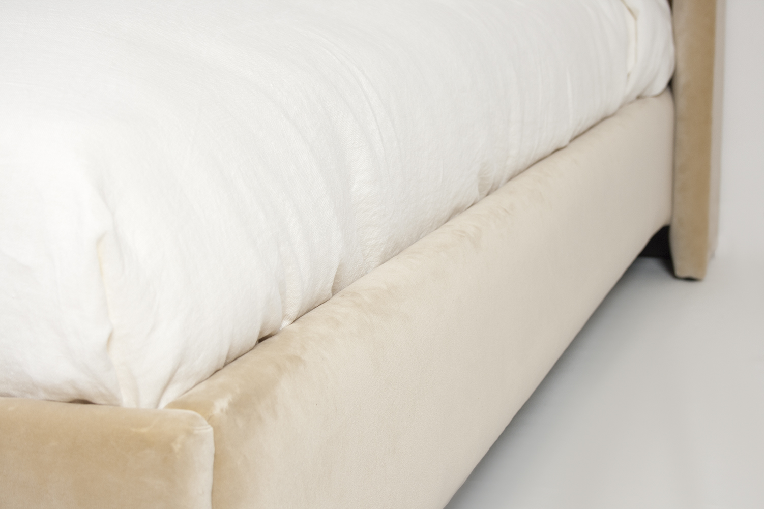 Wings Bed Upholstered Wings Bed by Crearte