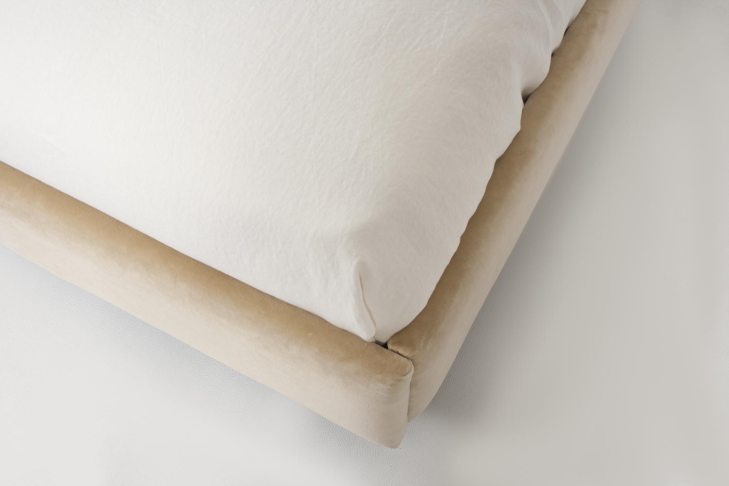 Wings Bed Upholstered Wings Bed by Crearte