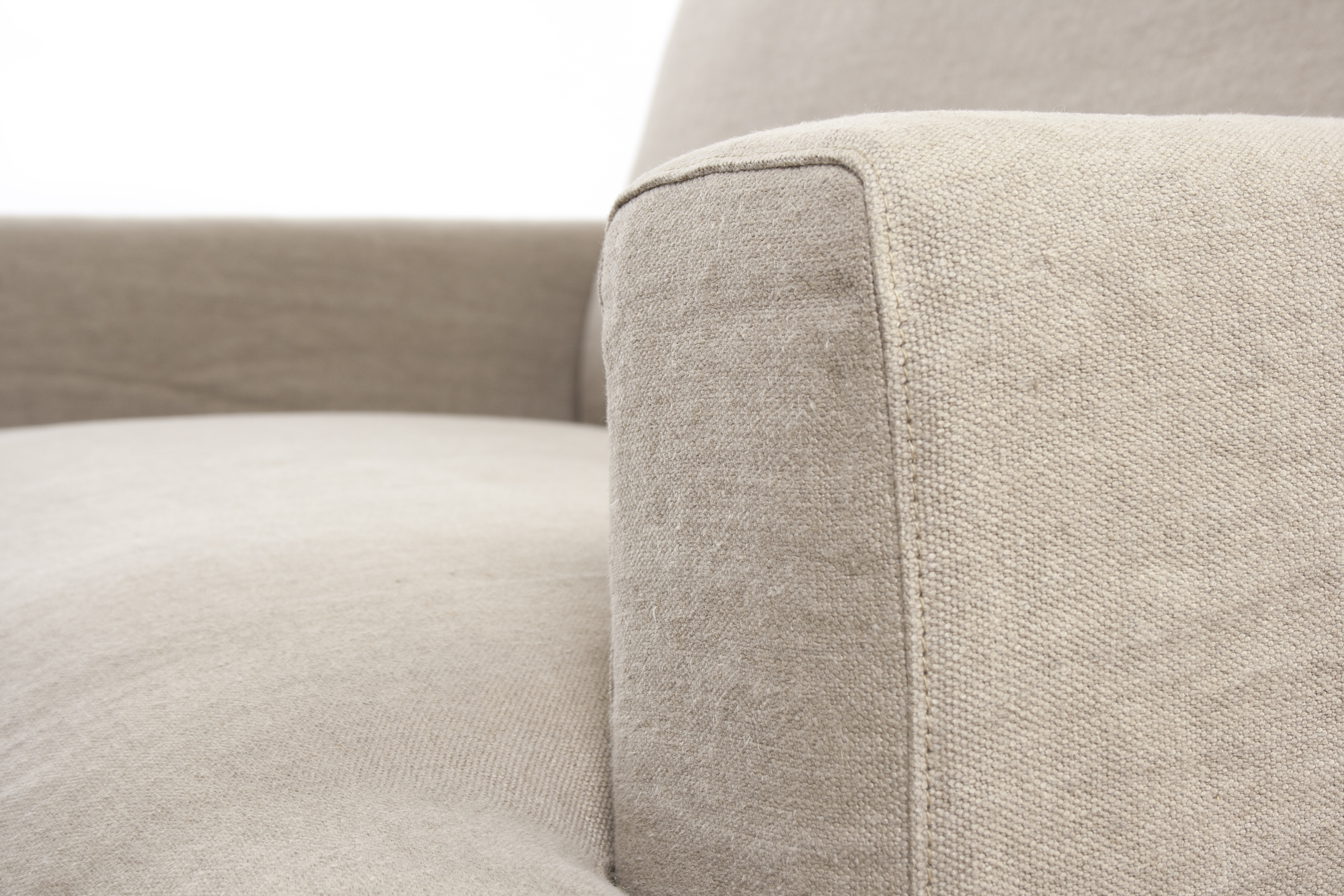 C24-72.4 – Saona Loveseat 140 (5)